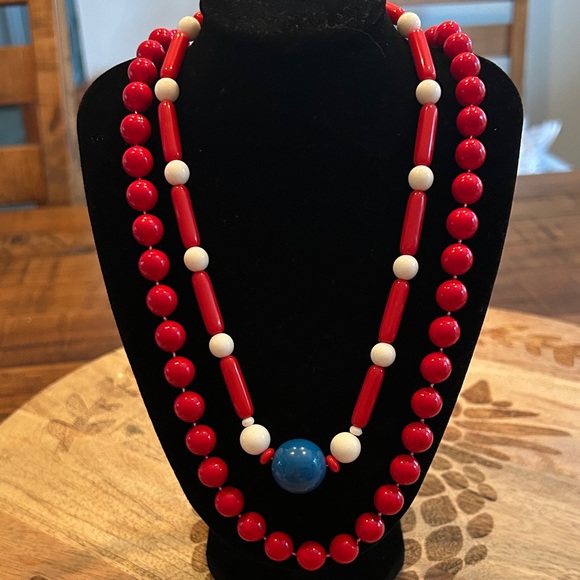 Vintage 80’s style Red and White Beaded Necklace set - Picture 1 of 4